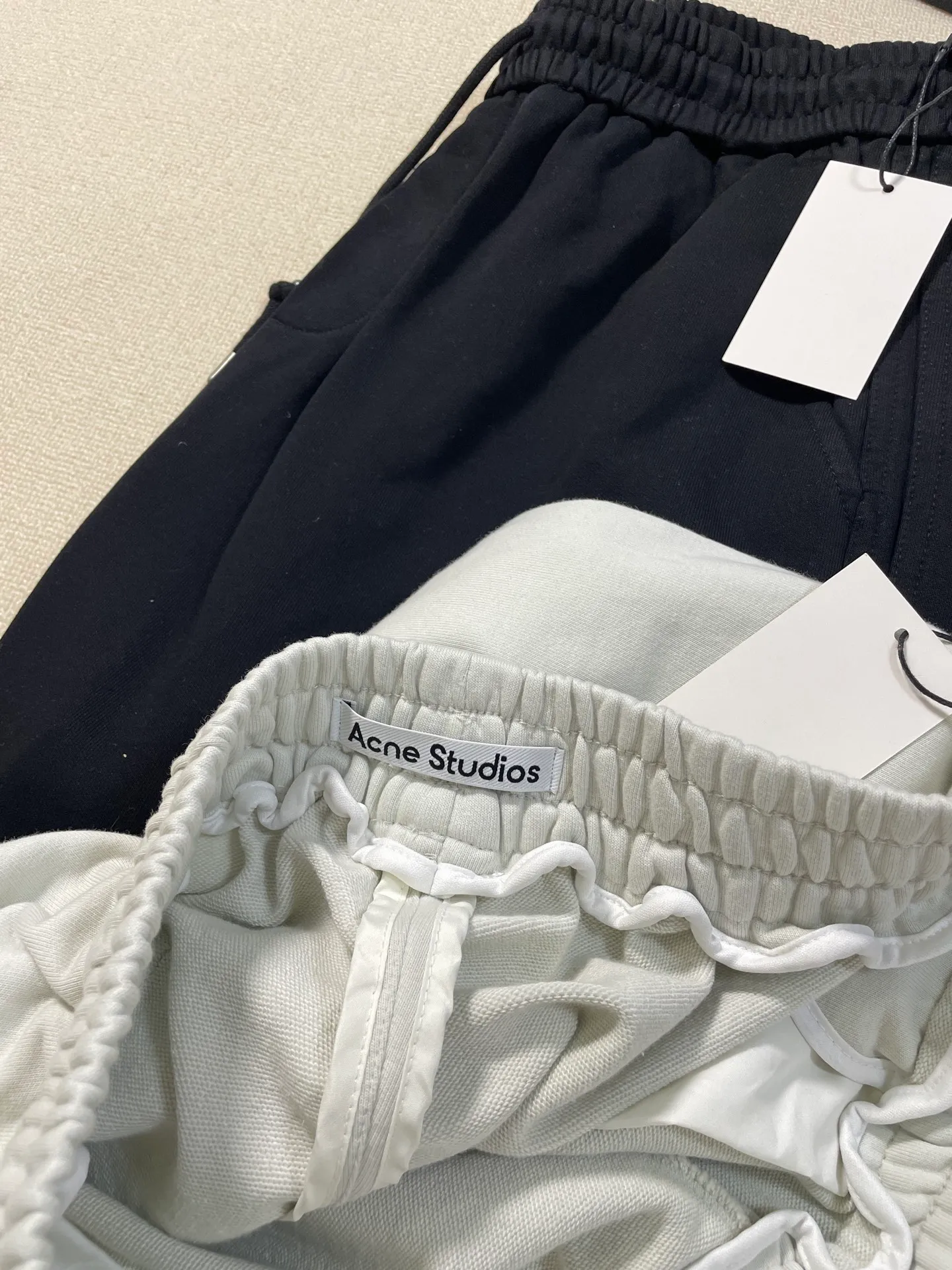 120 Acne Studios Retro logo 😎 💯 ！ Size M-3XL ：Black White Navy Blue 【Size 】 M: 84 108 109 44 L: 88 112 110.5 46 XL:92 116 112 48 XXL：96 120 113.5 50 XXXL：100 124 114 52